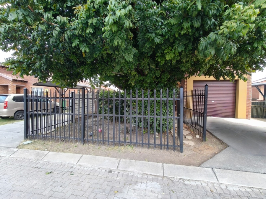 3 Bedroom Property for Sale in Waterval East North West